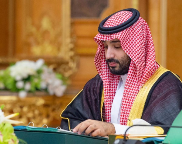 خادم الحرمين يرحب بالمشاركين في القمم الثلاث