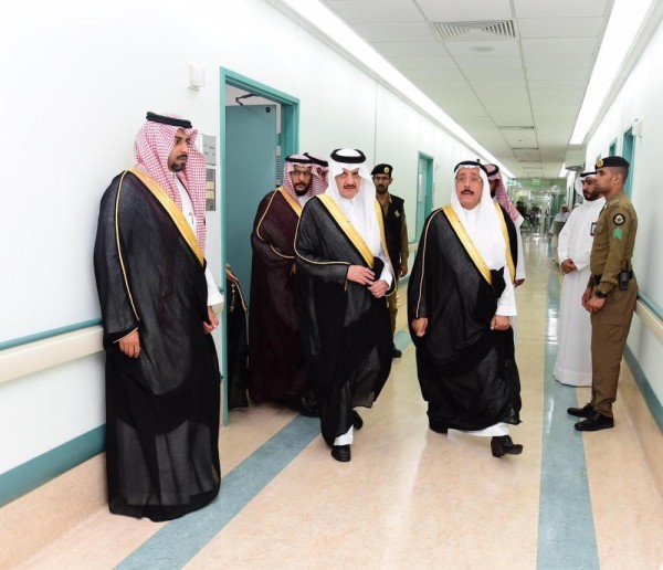 أمير الشرقية يزور مرضى مستشفى «جامعي الخبر»