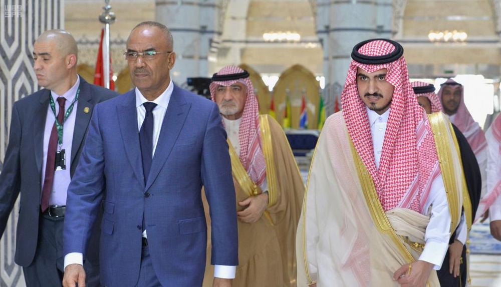 الوزير الأول بالجزائر يصل جدة