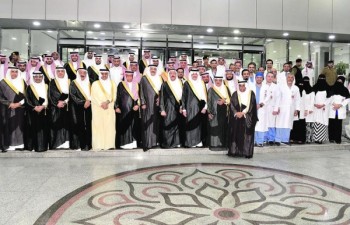 أمير الشرقية يزور المنومين بجامعي الخبر ويرعى توقيع 3 عقود تطويرية