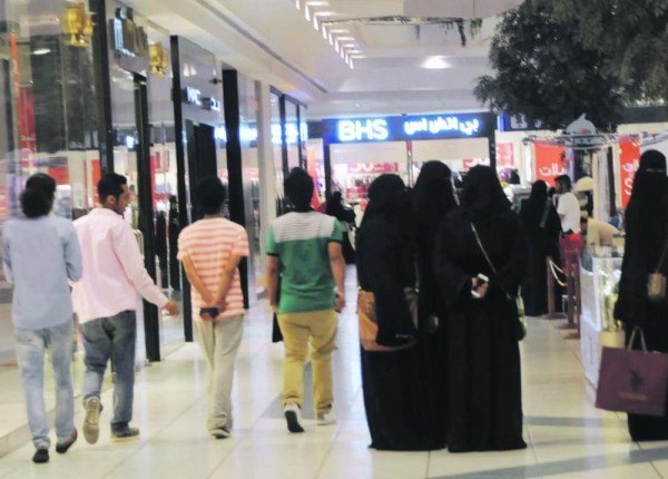 حمى الشراء تجتاح الأسواق قبل العيد