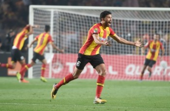 الحكم ينهي المباراة متوجا الترجي بطلا للموسم الثاني تواليا