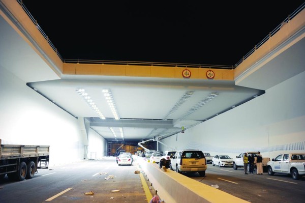 استبدال إضاءة أنفاق الدمام بتقنية الـ LED