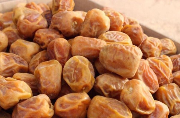 المملكة تهدي كينيا 13 طنًا من التمور