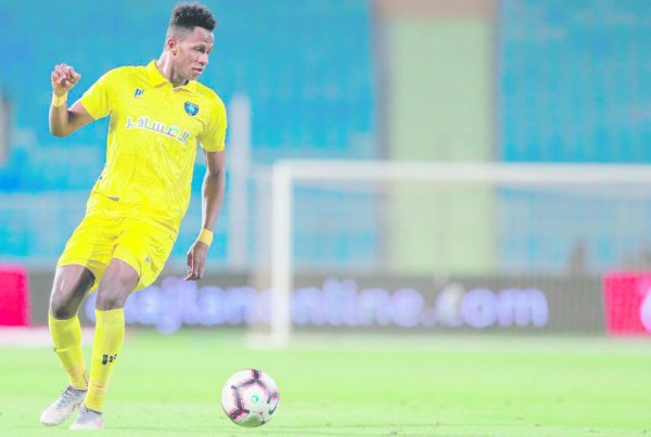 النصر يتسبب في أزمة بين التعاون وآدم