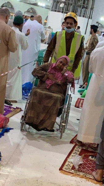 بالصور.. الدفاع المدني ينقذ عشرات الحالات بالحرم 