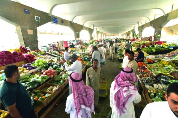 استقرار أسعار الخضار والفاكهة مع توازن الطلب قبل العيد