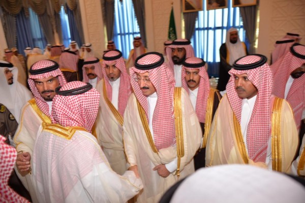 محافظ الأحساء يستقبل المهنئين بالعيد