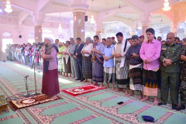 «التحالف» يساعد اليمنيين.. وإيران: ندعم الانقلاب
