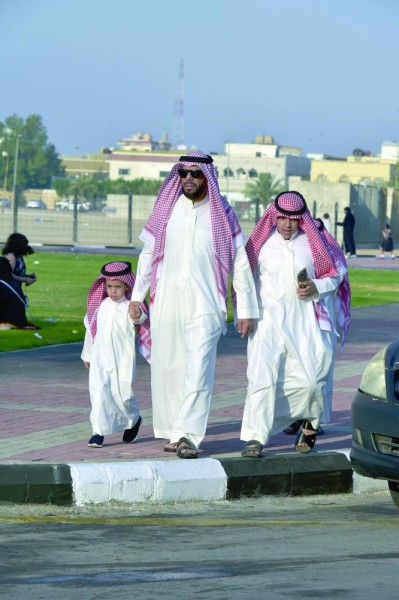 فرحة عيد الفطر تعلو وجوه أطفال الشرقية