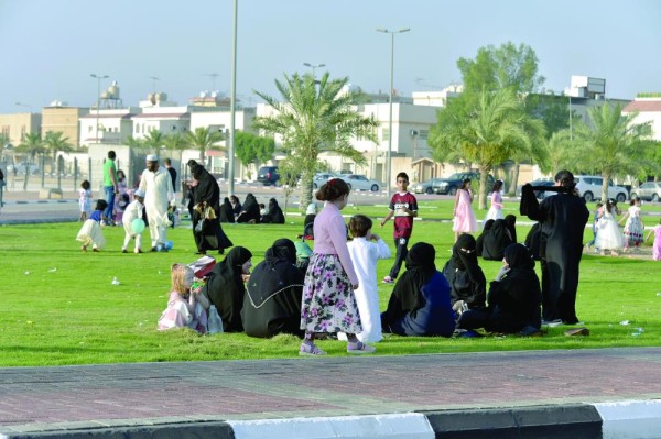 فرحة عيد الفطر تعلو وجوه أطفال الشرقية