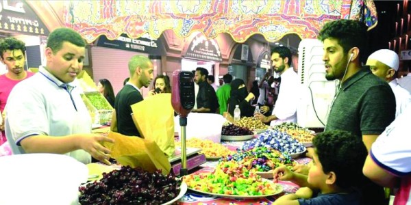 «مصاريف العيد» تنشط المشتريات بالبطاقات الائتمانية