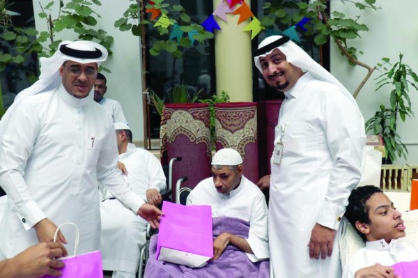 مسابقات وهدايا في مركز التأهيل الشامل بالأحساء
