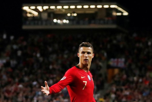 ثلاثية رونالدو ترسل البرتغال لنهائي دوري الأمم