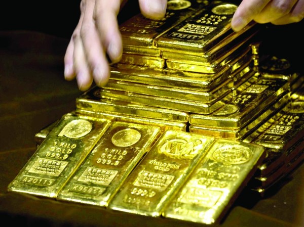الذهب يستقر بعد نزوله من ذروة 15 أسبوعا