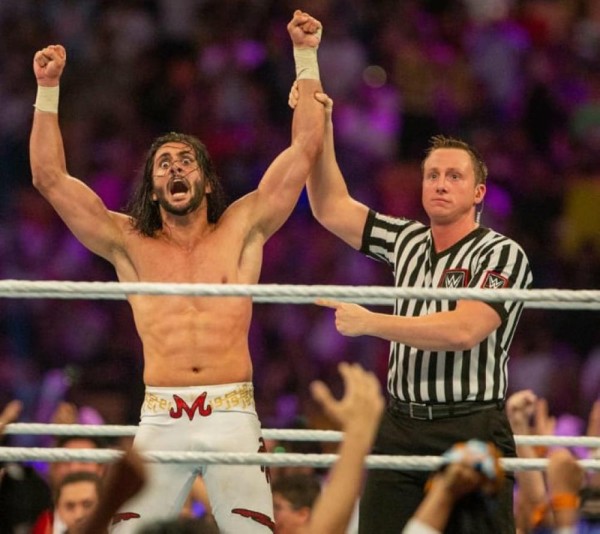 الشهيل يخطف الأنظار أمام نجوم WWE