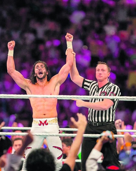 الشهيل يخطف الأنظار أمام نجوم WWE
