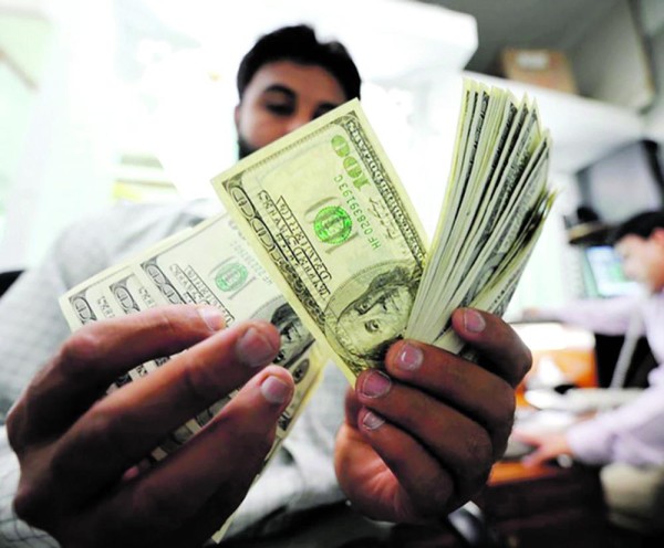 انخفاض تحويلات الأجانب 12 % في 4 أشهر
