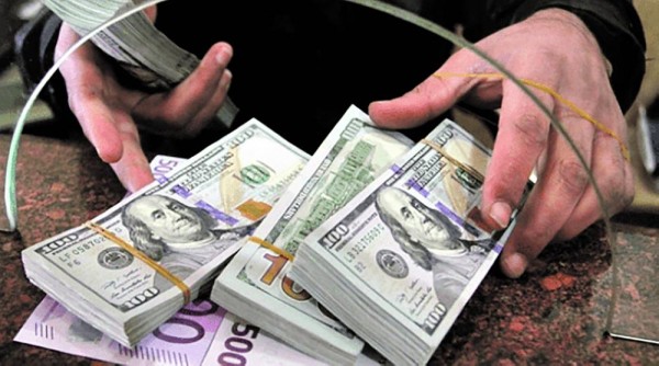 انخفاض تحويلات الأجانب 12 % في 4 أشهر