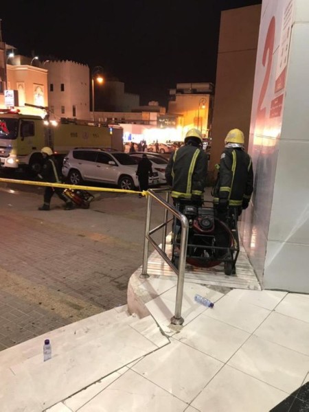 السيطرة على حريق في مجمع تجاري بالأحساء