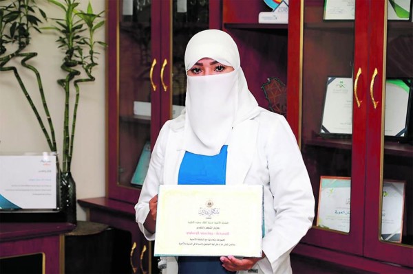 «ممرضة» تكشف وثائق طبية مزورة