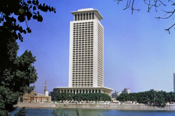 مصر تدين استهداف الحوثيين لمطار أبها