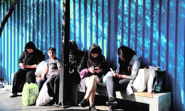 الإيرانيون ساخطون من دعم النظام للجماعات المسلحة