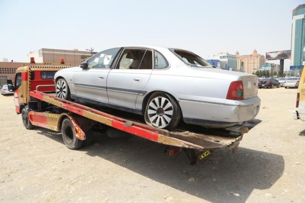 بلدية الخبر تحذر من ترك السيارات التالفة فى الشوارع