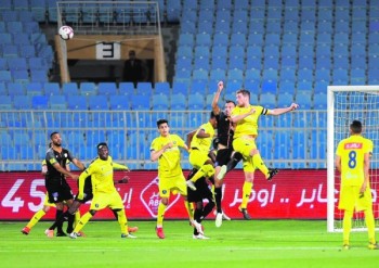 تكديس الأجانب في الأندية بين الرفض والقبول
