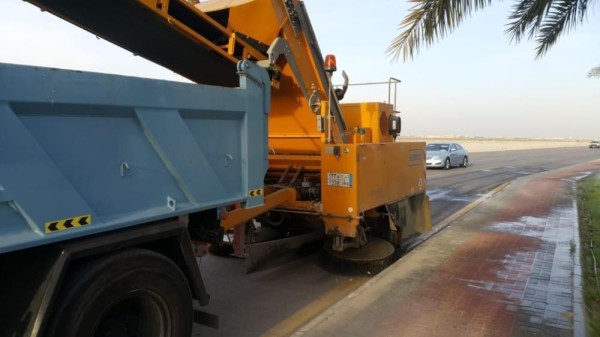 رفع 5200 م3 أنقاض ونفايات بالقطيف