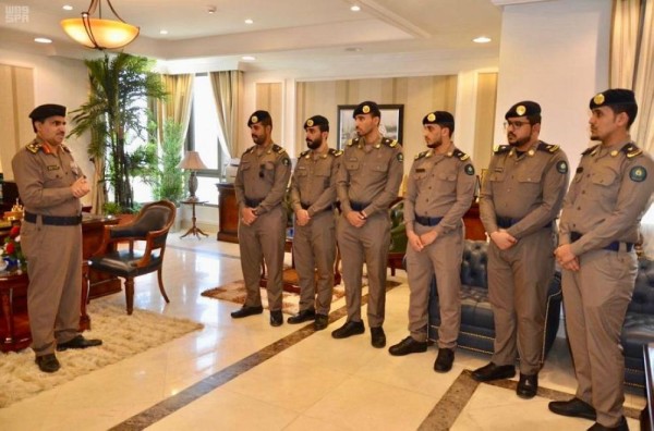 تقليد ضباط مدنى تبوك رتبهم الجديدة