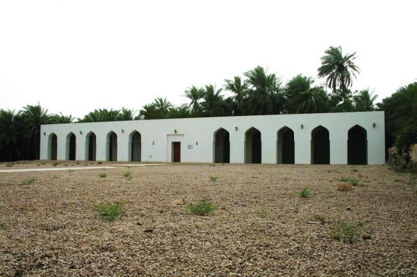 الجعلانية مسجد طيني تحيطه غابات نخيل الأحساء