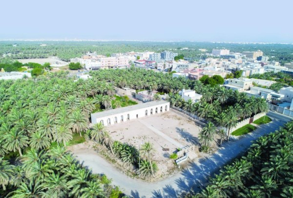 الجعلانية مسجد طيني تحيطه غابات نخيل الأحساء
