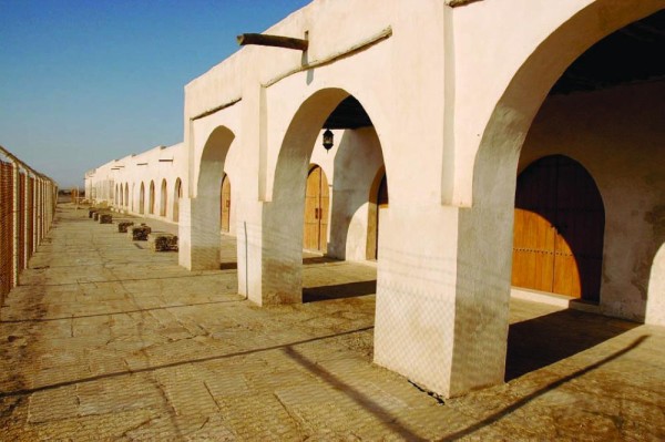 مبنى الخان الأثري فندق المسافرين القادمين لميناء العقير