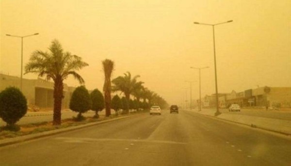 رياح مثيرة للأتربة على مناطق متفرقة