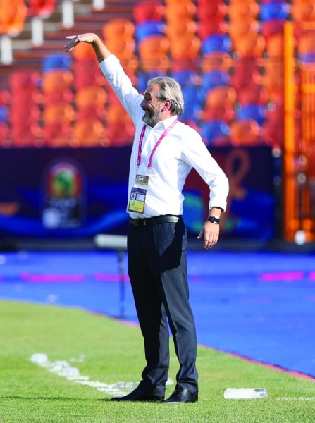 ديسابر يطالب لاعبي أوغندا بالهدوء