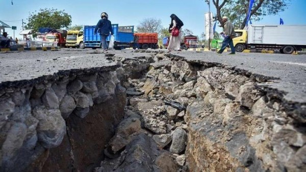 زلزال بقوة 7,3 درجة قبالة سواحل أندونيسيا