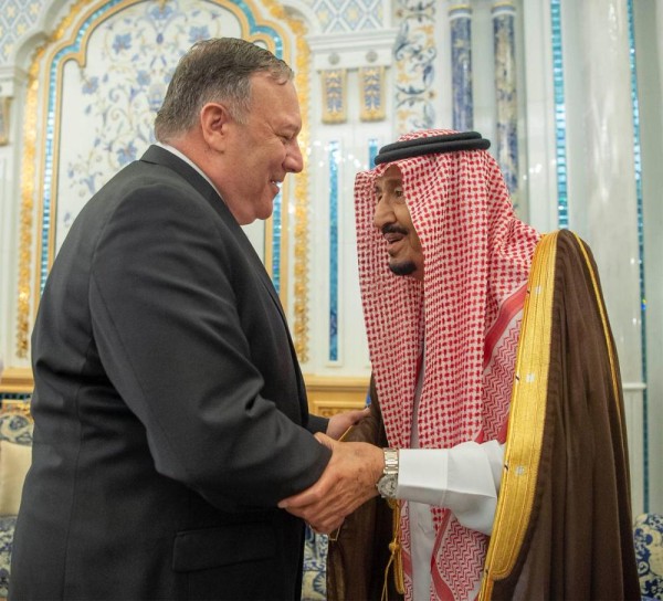 خادم الحرمين يستعرض مستجدات الأحداث مع بومبيو