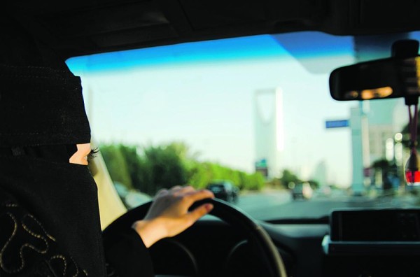 المرأة السعودية تجتاز «سنة أولى قيادة» بامتياز