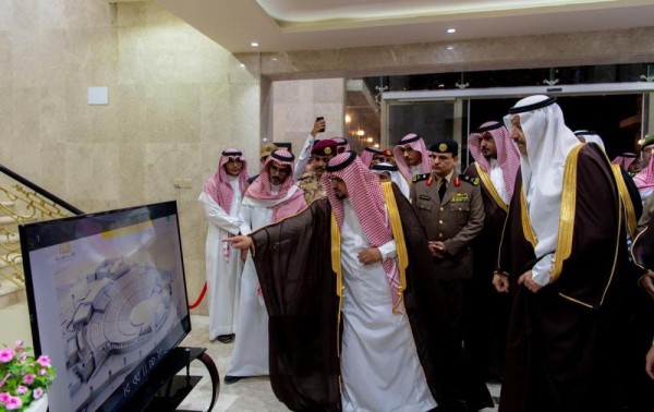 أمير الباحة يفتتح القرية التراثية بمراوة