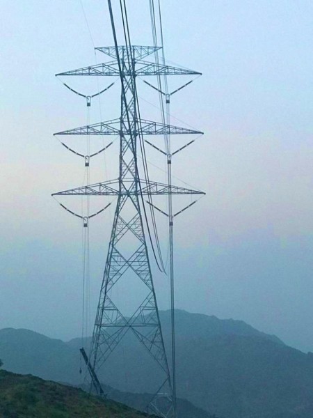 إصلاح خط نقل الكهرباء إلى نجران