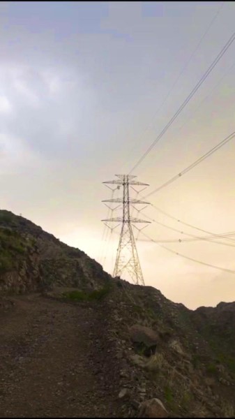 إصلاح خط نقل الكهرباء إلى نجران