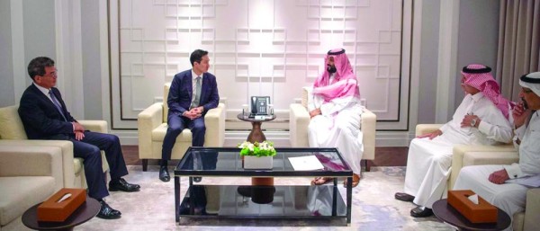 ولي العهد يبحث الفرص الواعدة مع قيادات «هيونداي»