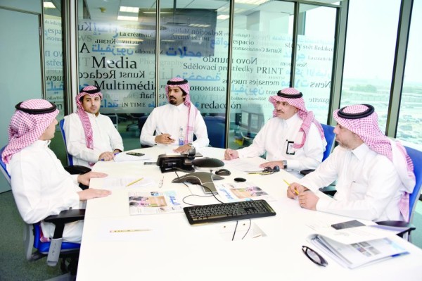 التشوهات تخنق طرق الشرقية وتسبب الحوادث
