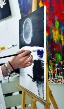41 فنانة تشكيلية يرسمن جمال الطبيعة