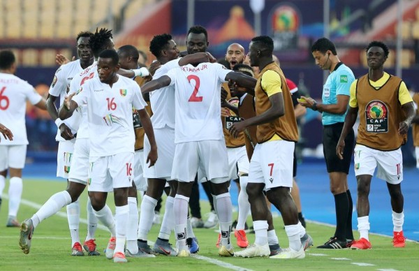غينيا تتجاوز بوروندي وتترقب الصعود