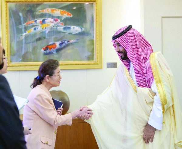 ولي العهد يزور متحف هيروشيما التذكاري للسلام