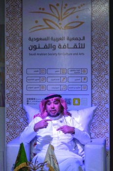 الشادي: الساحة الشعرية ولّادة.. وأشعر بالتقصير في كل ما كتبته للوطن