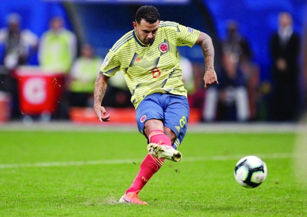 كاردونا يتهم جماهير كولومبيا بذبح لاعبي المنتخب