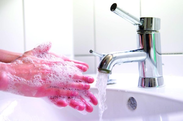 غسل اليدين بالصابون 30 ثانية يقي من الأمراض